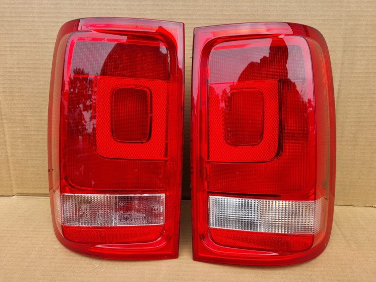 Fanali posteriori destro e sinistro Volkswagen Amarok 2016